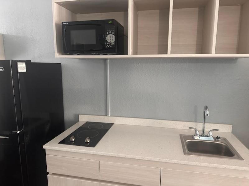 Suburban Studios By Choice Hotels - Award Winning - New 2024 - Walk To Eateries & Grocery - Ultra Sparkling - Garden Rooms - Designer Lighting & Right Off I-95 - Proudly An All American Managed Property Brunswick Exteriör bild
