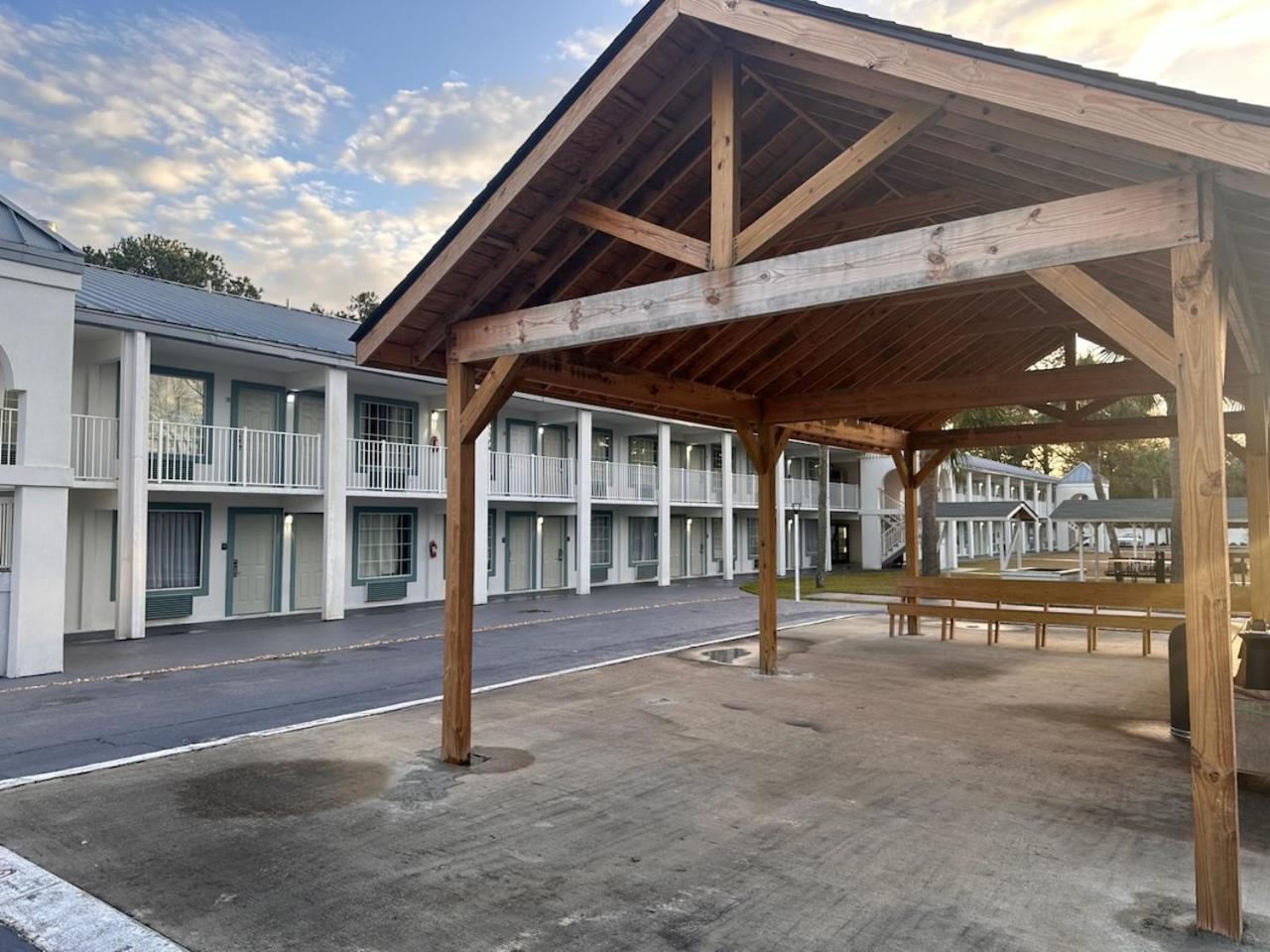 Suburban Studios By Choice Hotels - Award Winning - New 2024 - Walk To Eateries & Grocery - Ultra Sparkling - Garden Rooms - Designer Lighting & Right Off I-95 - Proudly An All American Managed Property Brunswick Exteriör bild