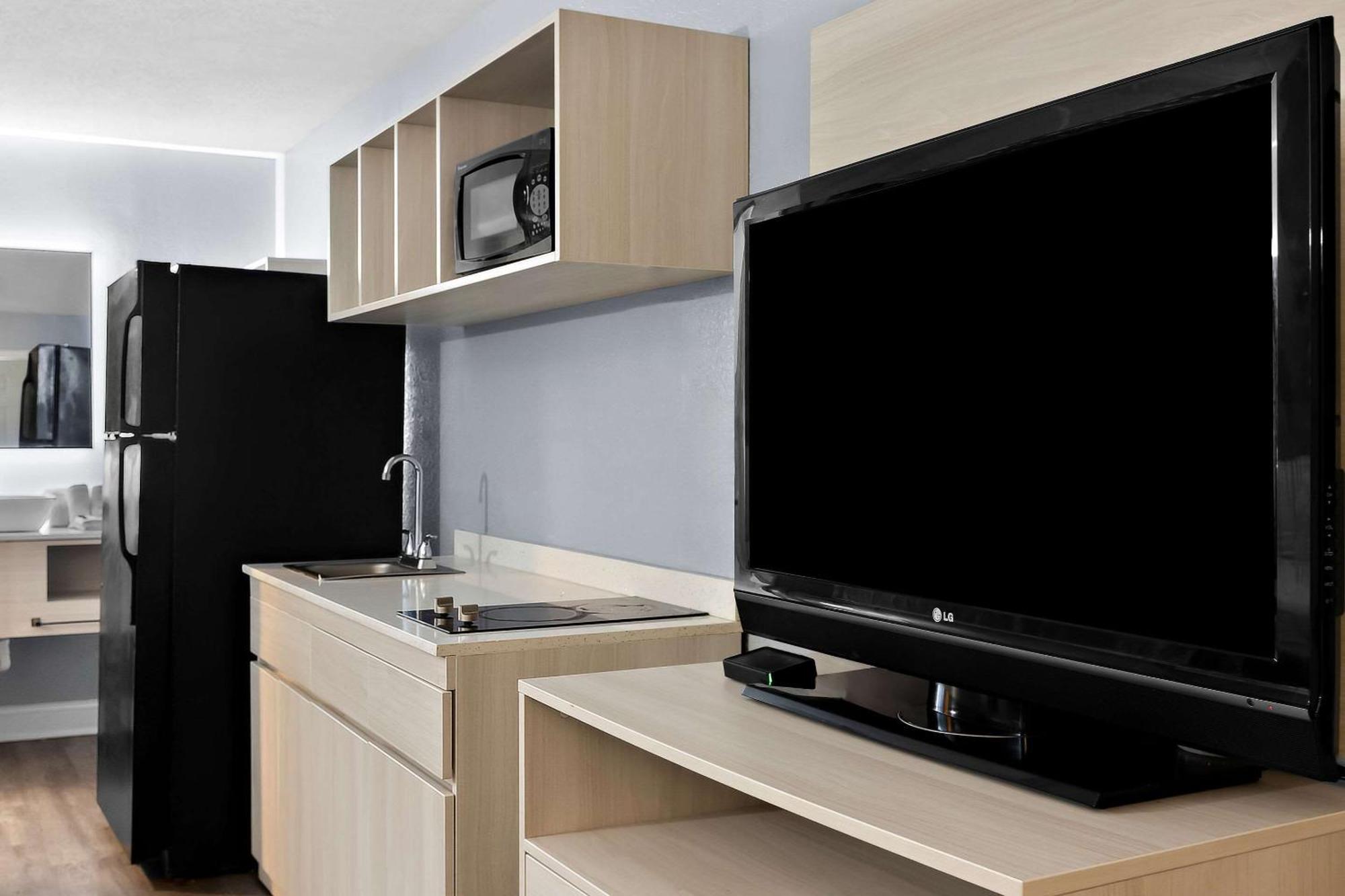 Suburban Studios By Choice Hotels - Award Winning - New 2024 - Walk To Eateries & Grocery - Ultra Sparkling - Garden Rooms - Designer Lighting & Right Off I-95 - Proudly An All American Managed Property Brunswick Exteriör bild