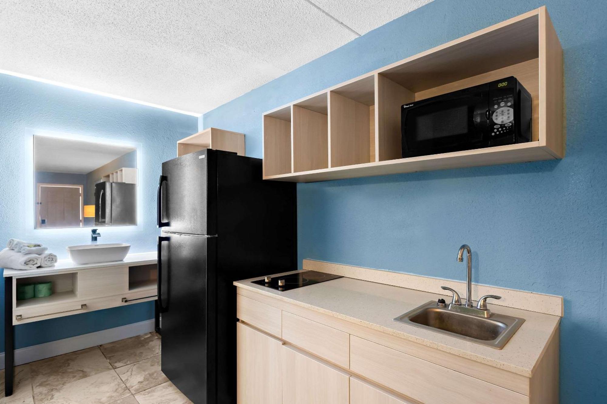 Suburban Studios By Choice Hotels - Award Winning - New 2024 - Walk To Eateries & Grocery - Ultra Sparkling - Garden Rooms - Designer Lighting & Right Off I-95 - Proudly An All American Managed Property Brunswick Exteriör bild