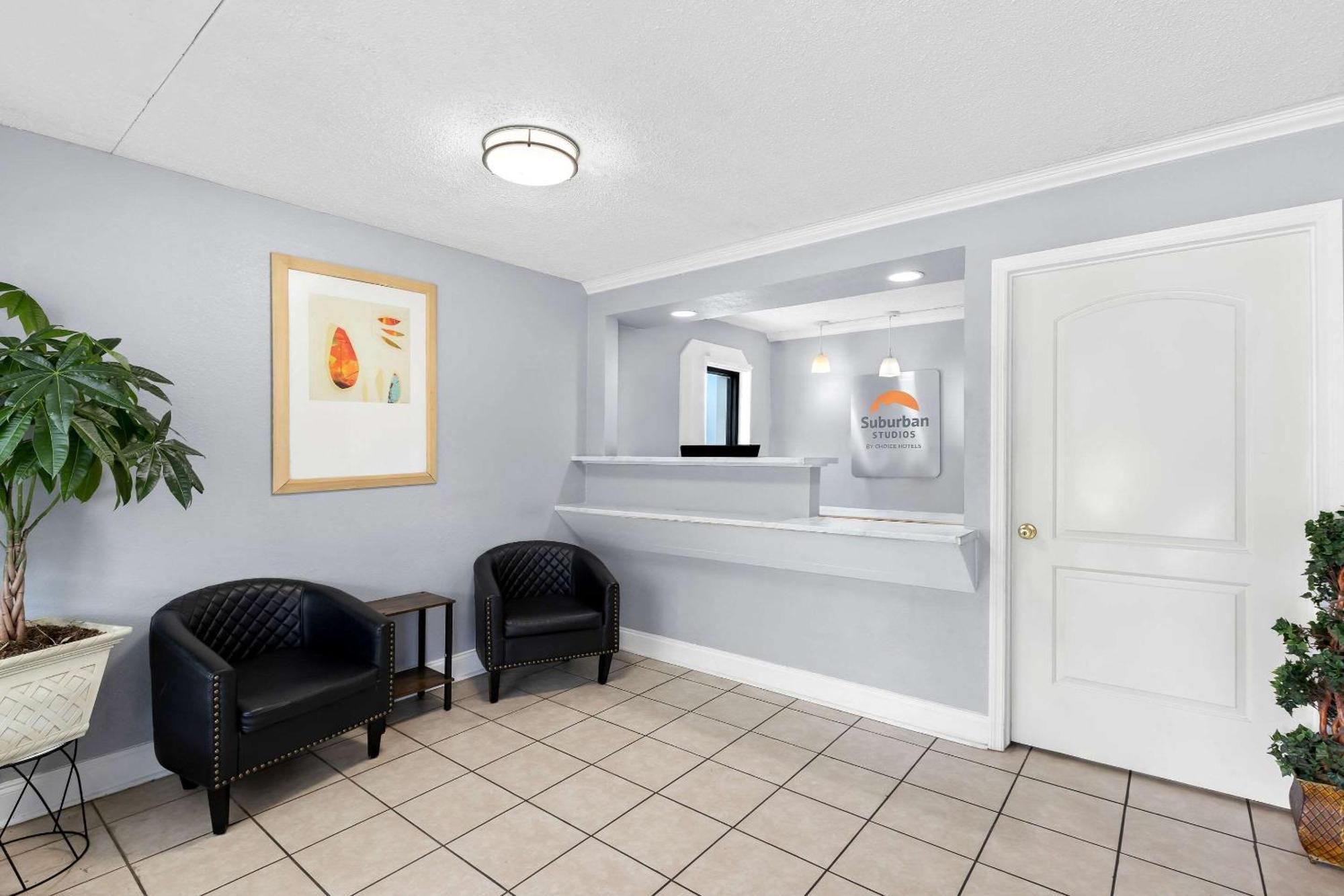 Suburban Studios By Choice Hotels - Award Winning - New 2024 - Walk To Eateries & Grocery - Ultra Sparkling - Garden Rooms - Designer Lighting & Right Off I-95 - Proudly An All American Managed Property Brunswick Exteriör bild