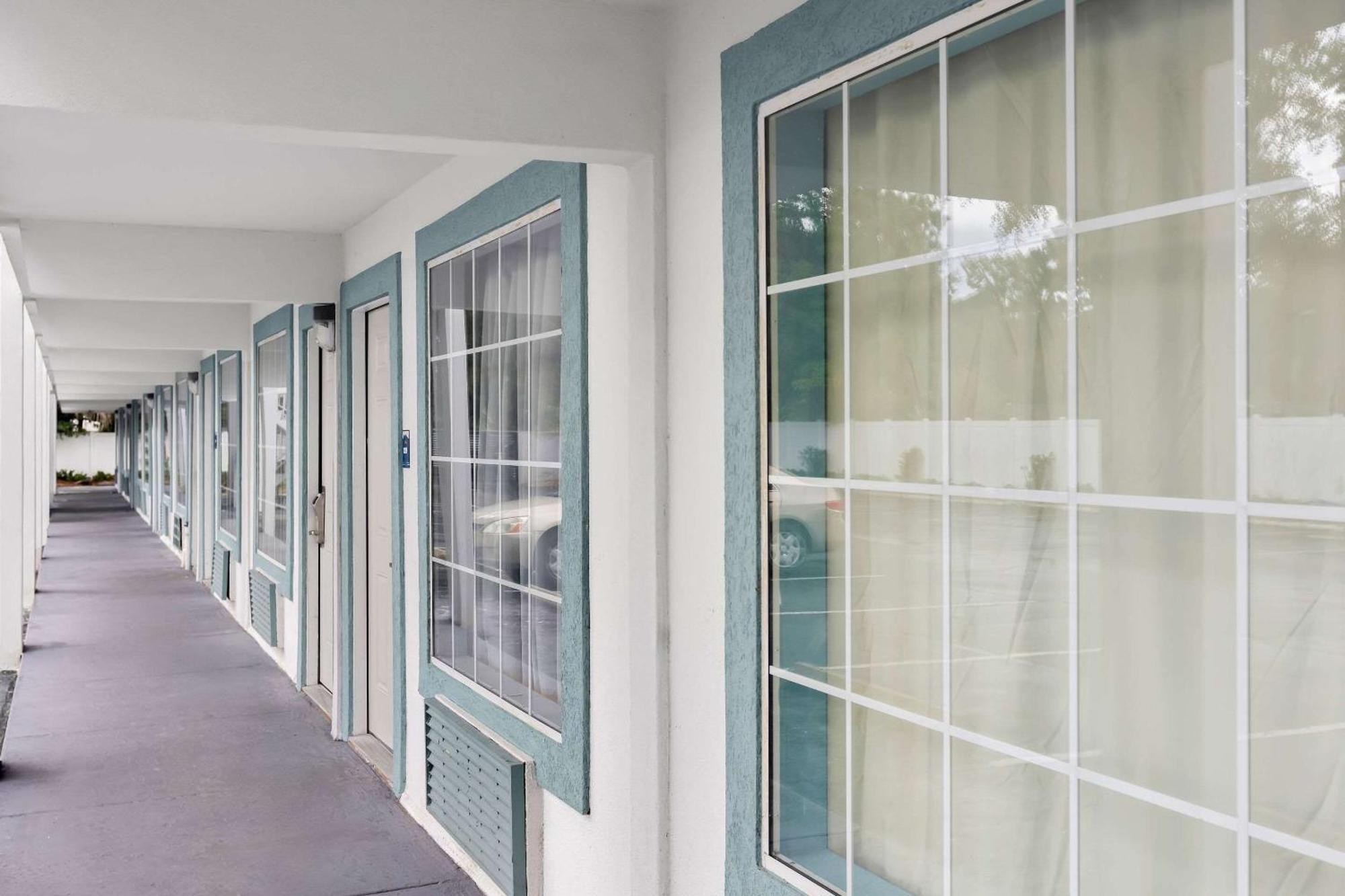 Suburban Studios By Choice Hotels - Award Winning - New 2024 - Walk To Eateries & Grocery - Ultra Sparkling - Garden Rooms - Designer Lighting & Right Off I-95 - Proudly An All American Managed Property Brunswick Exteriör bild