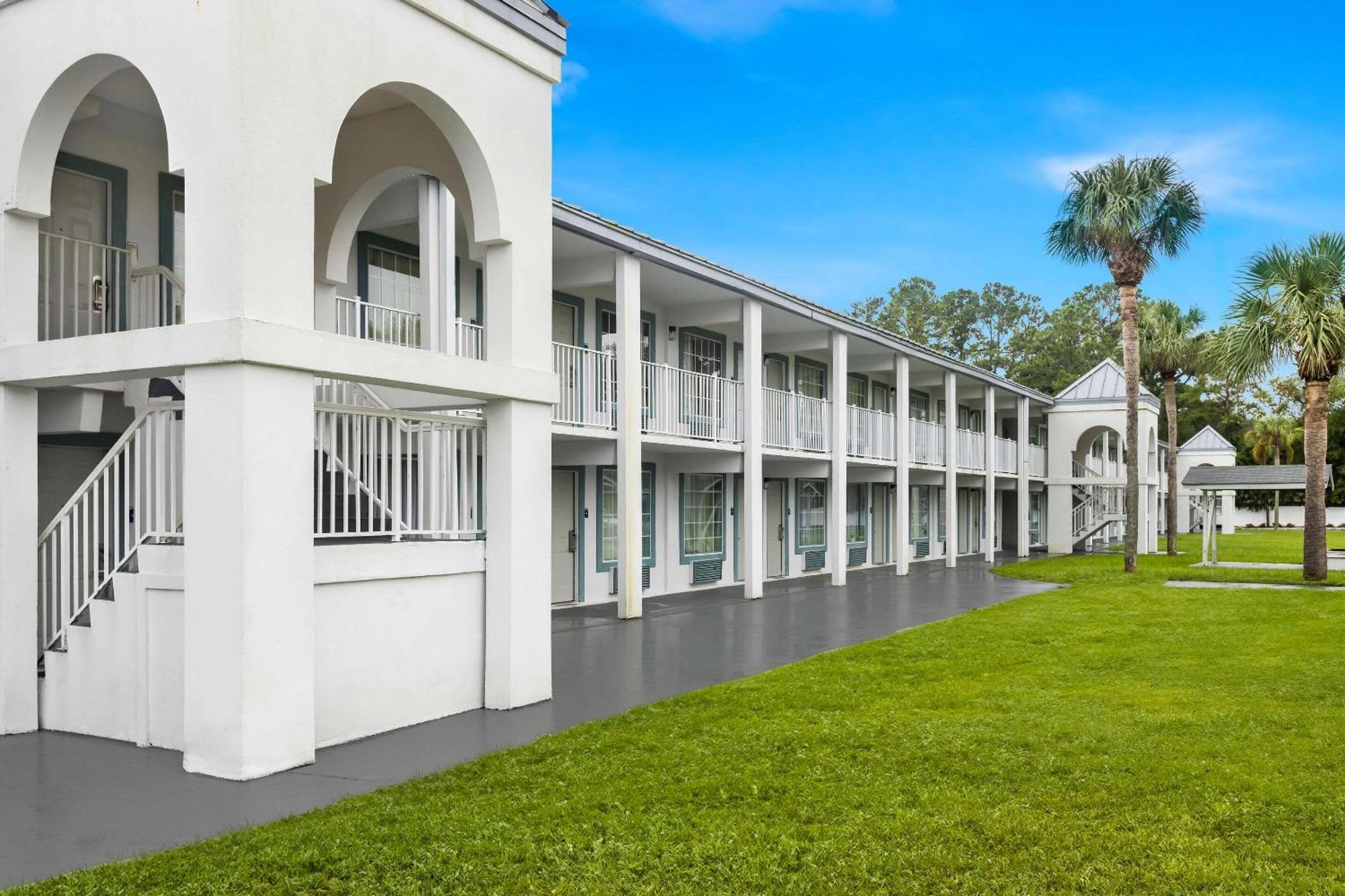 Suburban Studios By Choice Hotels - Award Winning - New 2024 - Walk To Eateries & Grocery - Ultra Sparkling - Garden Rooms - Designer Lighting & Right Off I-95 - Proudly An All American Managed Property Brunswick Exteriör bild