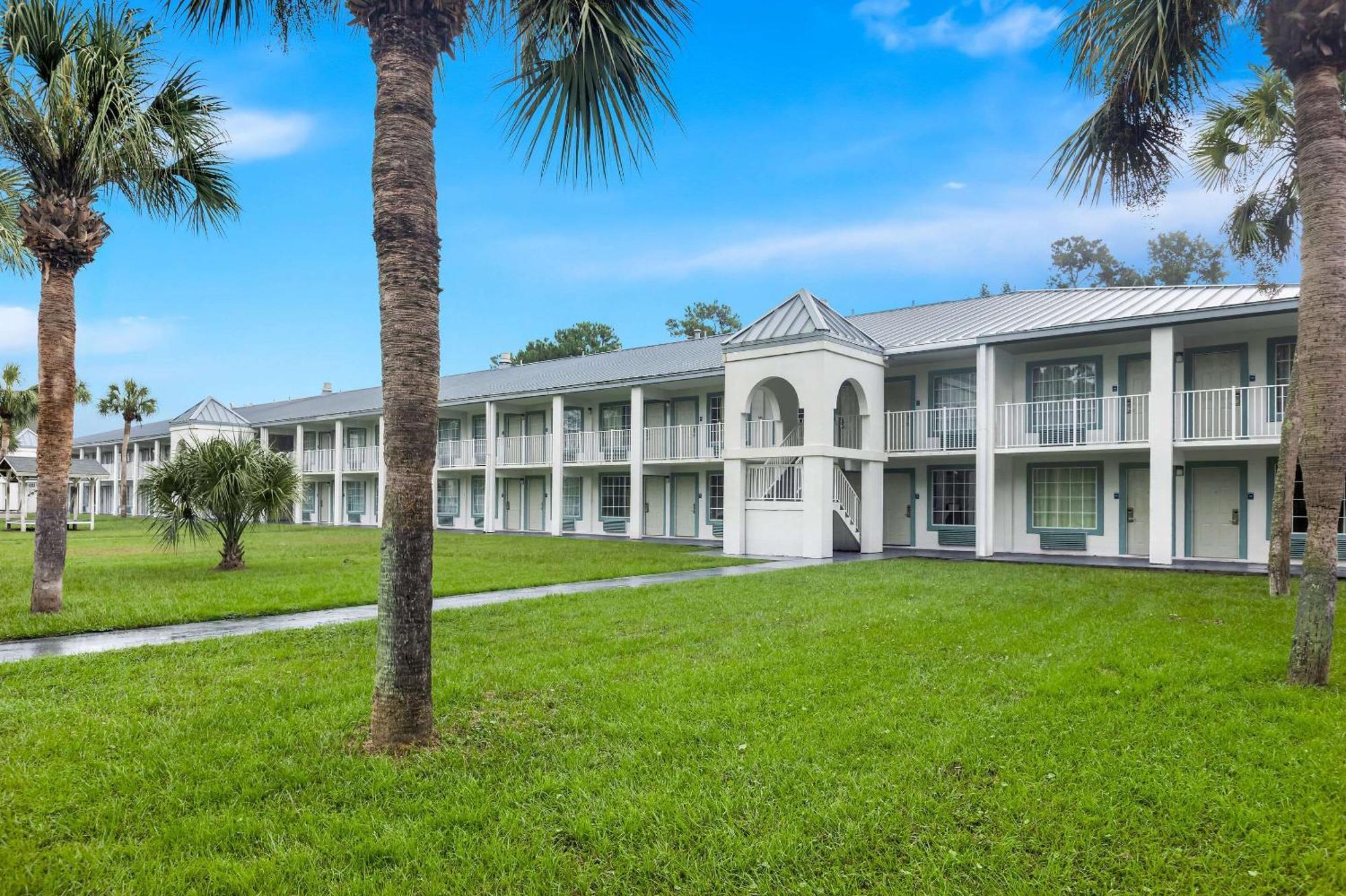 Suburban Studios By Choice Hotels - Award Winning - New 2024 - Walk To Eateries & Grocery - Ultra Sparkling - Garden Rooms - Designer Lighting & Right Off I-95 - Proudly An All American Managed Property Brunswick Exteriör bild